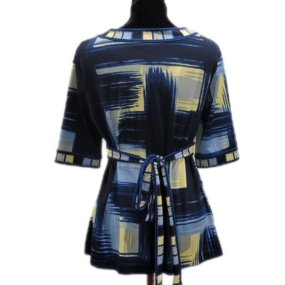 BCBGMAXAZRIA Top L - Picture 2 of 8